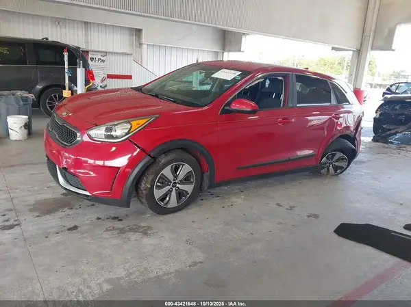 KNDCB3LC0J5120545 2018 KIA NIRO - Image 2