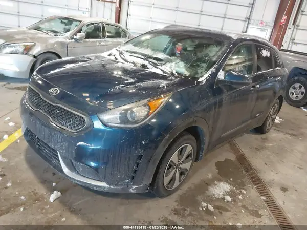 KNDCB3LC0J5122800 2018 KIA NIRO - Image 2