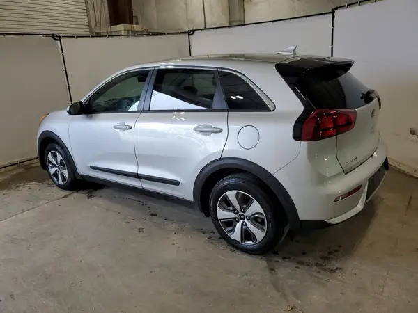 KNDCB3LC0J5127415 2018 KIA NIRO - Image 2