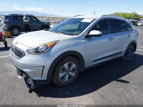 KNDCB3LC0J5132839 2018 KIA NIRO - Image 2