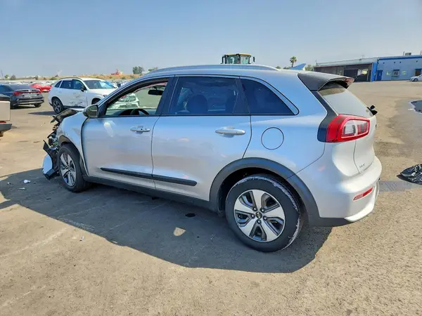KNDCB3LC0J5155828 2018 KIA NIRO - Image 2