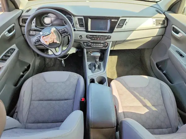 KNDCB3LC0J5155828 2018 KIA NIRO - Image 8
