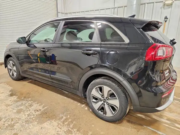 KNDCB3LC0J5156123 2018 KIA NIRO - Image 2