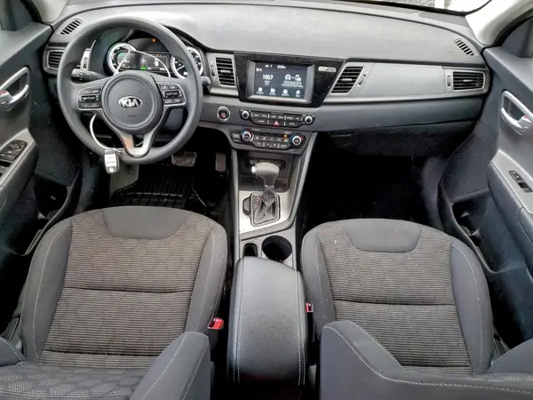 KNDCB3LC0J5189042 2018 KIA NIRO - Image 8