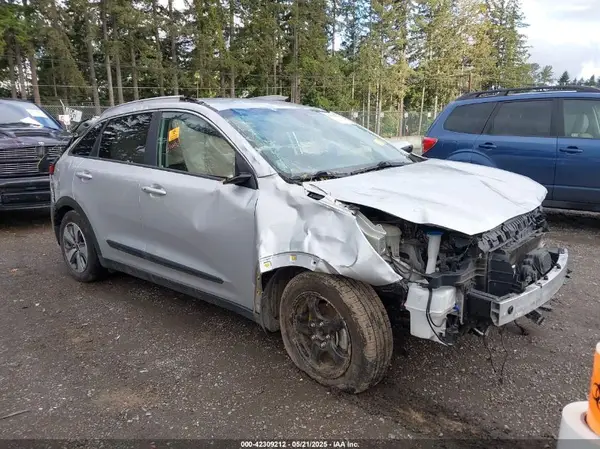 KNDCB3LC0J5201142 2018 KIA NIRO - Image 1