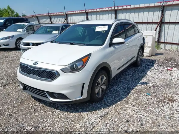KNDCB3LC0J5203814 2018 KIA NIRO - Image 2