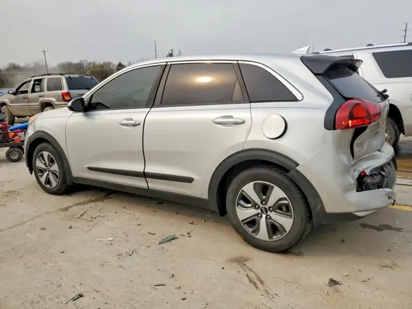 KNDCB3LC0J5210083 2018 KIA NIRO - Image 2