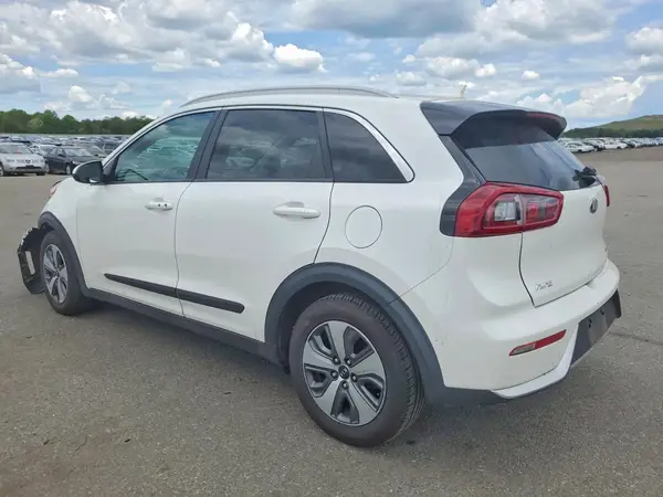 KNDCB3LC0K5218427 2019 KIA NIRO - Image 2