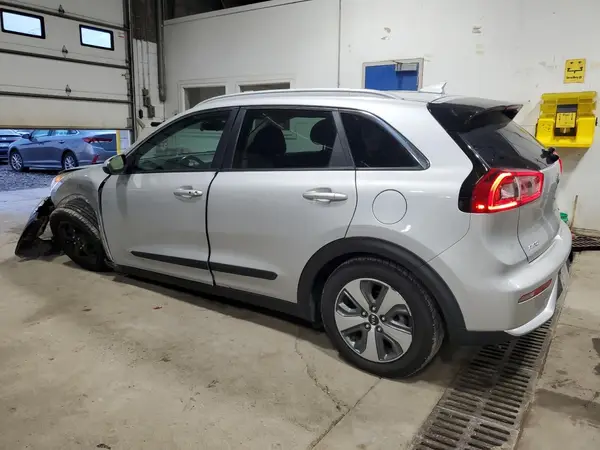 KNDCB3LC0K5221957 2019 KIA NIRO - Image 2