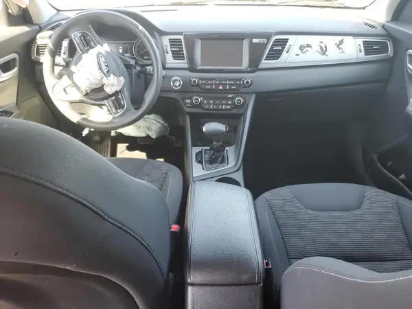 KNDCB3LC0K5235034 2019 KIA NIRO - Image 8