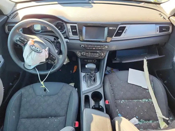 KNDCB3LC0K5241075 2019 KIA NIRO - Image 8