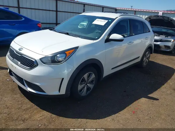 KNDCB3LC0K5244347 2019 KIA NIRO - Image 2