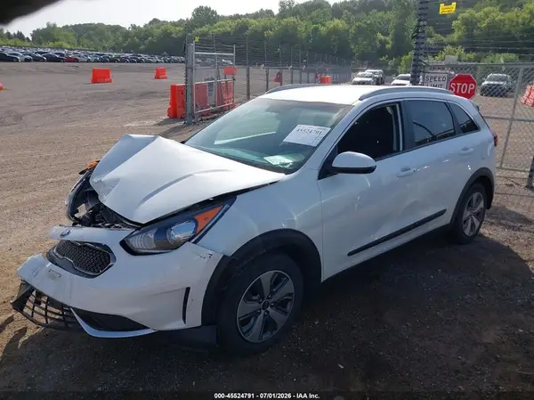 KNDCB3LC0K5244350 2019 KIA NIRO - Image 2