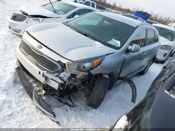 KNDCB3LC0K5253565 2019 KIA NIRO - Image 2