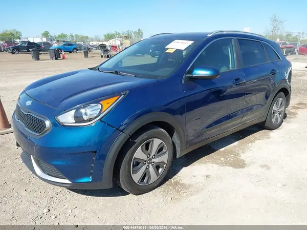 KNDCB3LC0K5263108 2019 KIA NIRO - Image 2