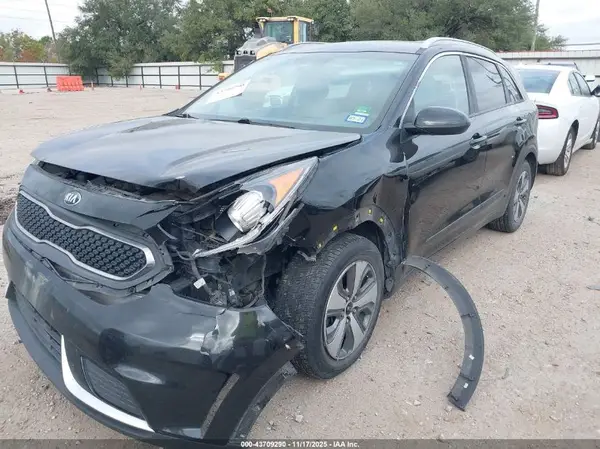 KNDCB3LC0K5263240 2019 KIA NIRO - Image 2