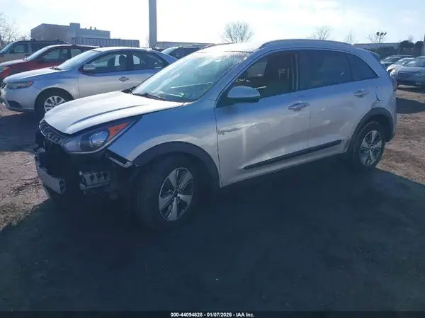 KNDCB3LC0K5275680 2019 KIA NIRO - Image 2