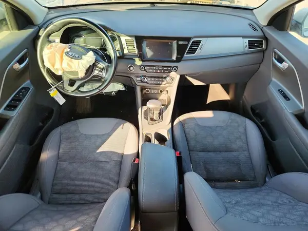 KNDCB3LC0K5276246 2019 KIA NIRO - Image 8