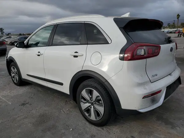 KNDCB3LC0K5284265 2019 KIA NIRO - Image 2