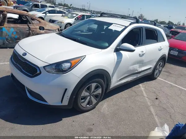 KNDCB3LC0K5297114 2019 KIA NIRO - Image 2