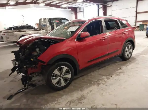 KNDCB3LC0K5304529 2019 KIA NIRO - Image 2