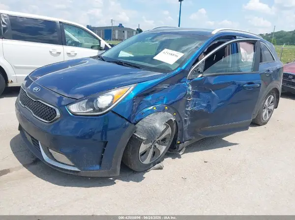 KNDCB3LC0K5324733 2019 KIA NIRO - Image 2