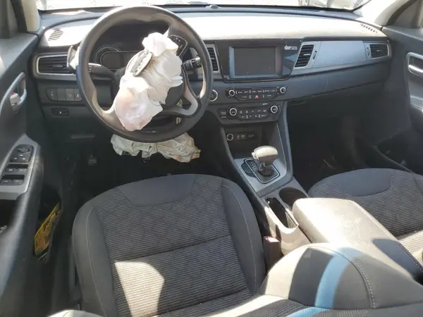 KNDCB3LC0K5326790 2019 KIA NIRO - Image 8