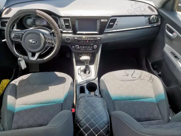 KNDCB3LC0K5346165 2019 KIA NIRO - Image 8