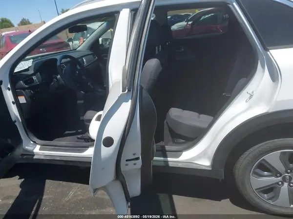 KNDCB3LC0K5349065 2019 KIA NIRO - Image 8