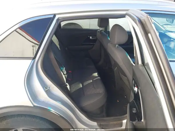 KNDCB3LC0L5393035 2020 KIA NIRO - Image 8