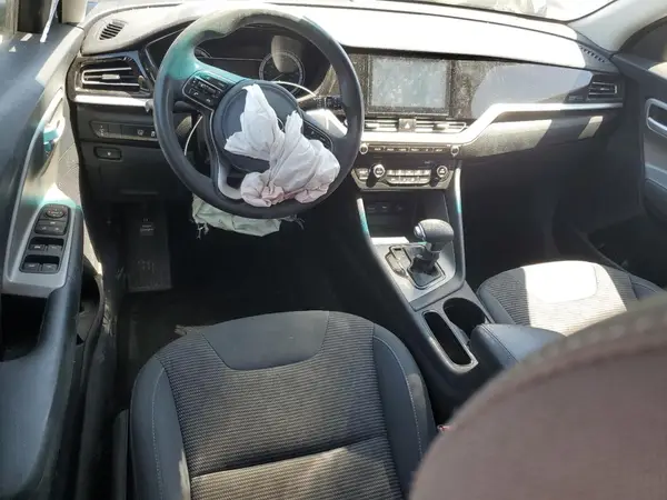 KNDCB3LC0L5396954 2020 KIA NIRO - Image 8