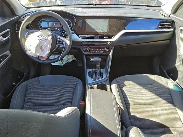 KNDCB3LC0L5427152 2020 KIA NIRO - Image 8