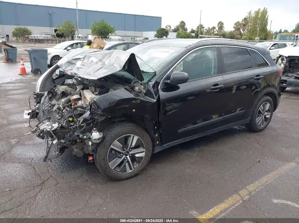 KNDCB3LC0M5464204 2021 KIA NIRO - Image 2