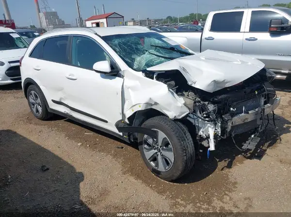 KNDCB3LC0M5467927 2021 KIA NIRO - Image 1