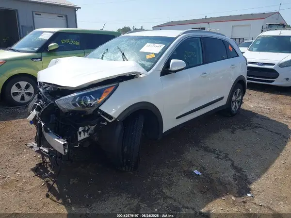KNDCB3LC0M5467927 2021 KIA NIRO - Image 2