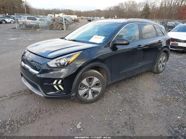 KNDCB3LC0M5470858 2021 KIA NIRO - Image 2