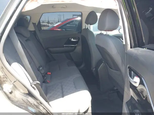 KNDCB3LC0M5479995 2021 KIA NIRO - Image 8