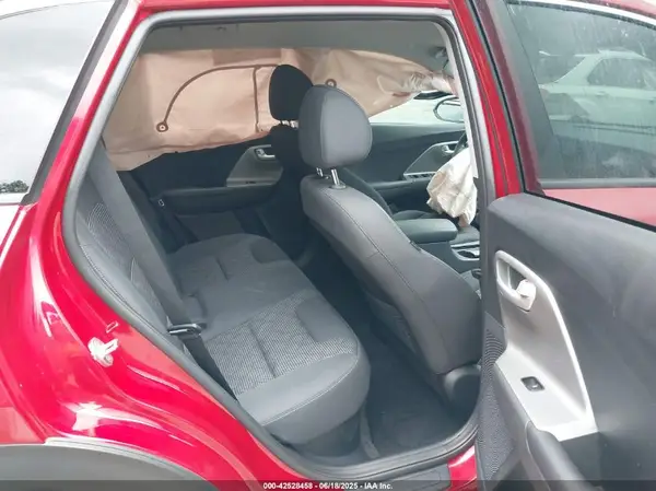 KNDCB3LC0N5502841 2022 KIA NIRO - Image 8