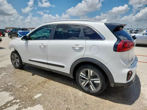 KNDCB3LC0N5504251 2022 KIA NIRO - Image 2