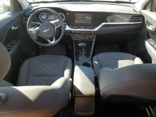 KNDCB3LC0N5508817 2022 KIA NIRO - Image 8
