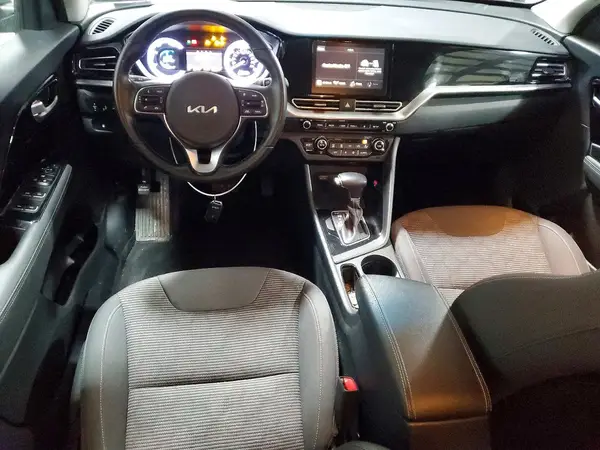 KNDCB3LC0N5509336 2022 KIA NIRO - Image 8