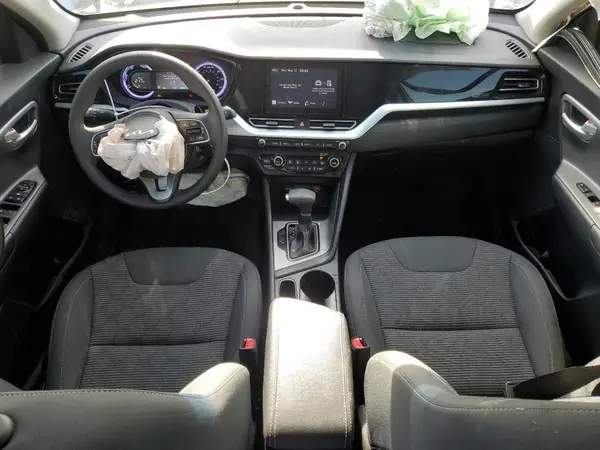KNDCB3LC0N5515363 2022 KIA NIRO - Image 8