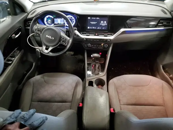 KNDCB3LC0N5535208 2022 KIA NIRO - Image 8