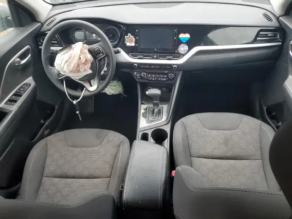 KNDCB3LC0N5537718 2022 KIA NIRO - Image 8