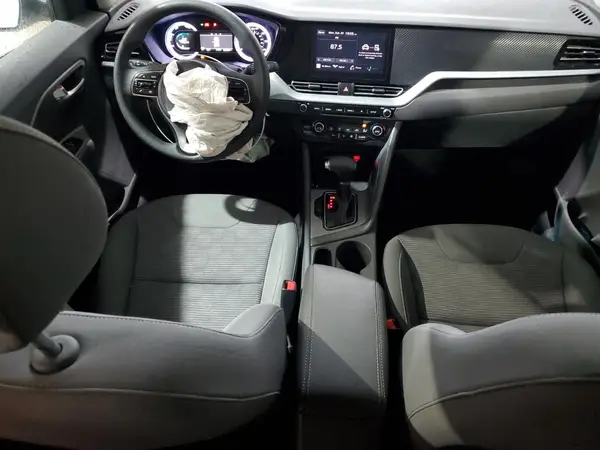 KNDCB3LC0N5540585 2022 KIA NIRO - Image 8