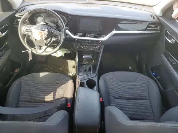 KNDCB3LC0N5540800 2022 KIA NIRO - Image 8