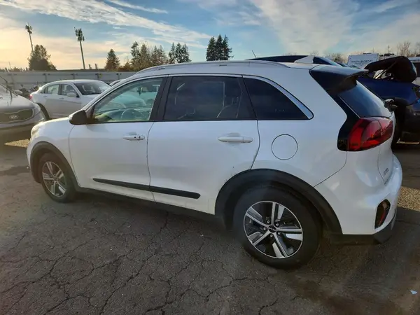 KNDCB3LC0N5546273 2022 KIA NIRO - Image 2