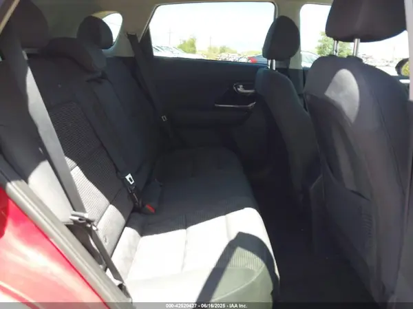 KNDCB3LC0N5548587 2022 KIA NIRO - Image 8