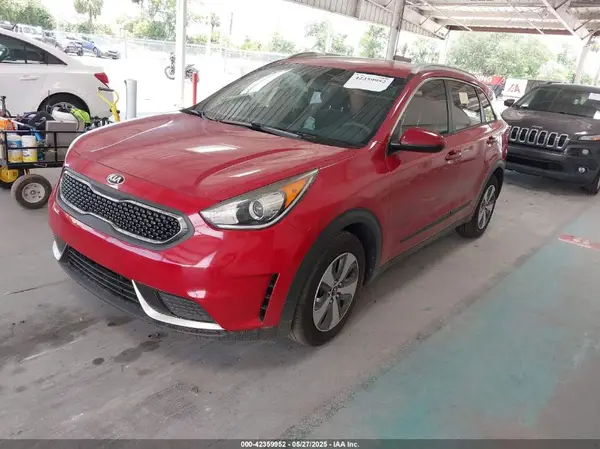 KNDCB3LC1H5038821 2017 KIA NIRO - Image 2