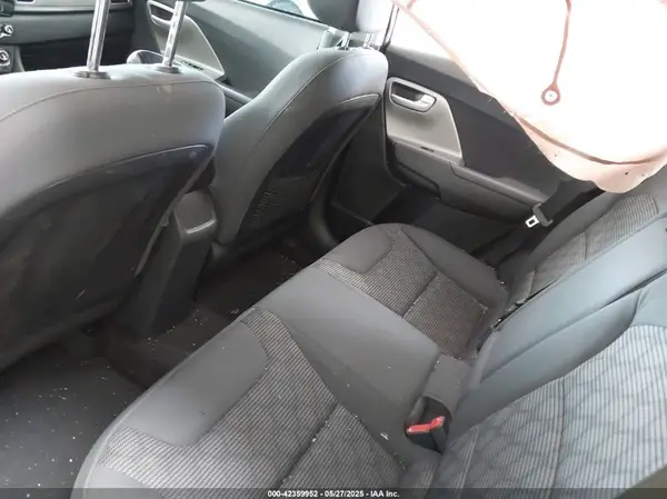 KNDCB3LC1H5038821 2017 KIA NIRO - Image 8